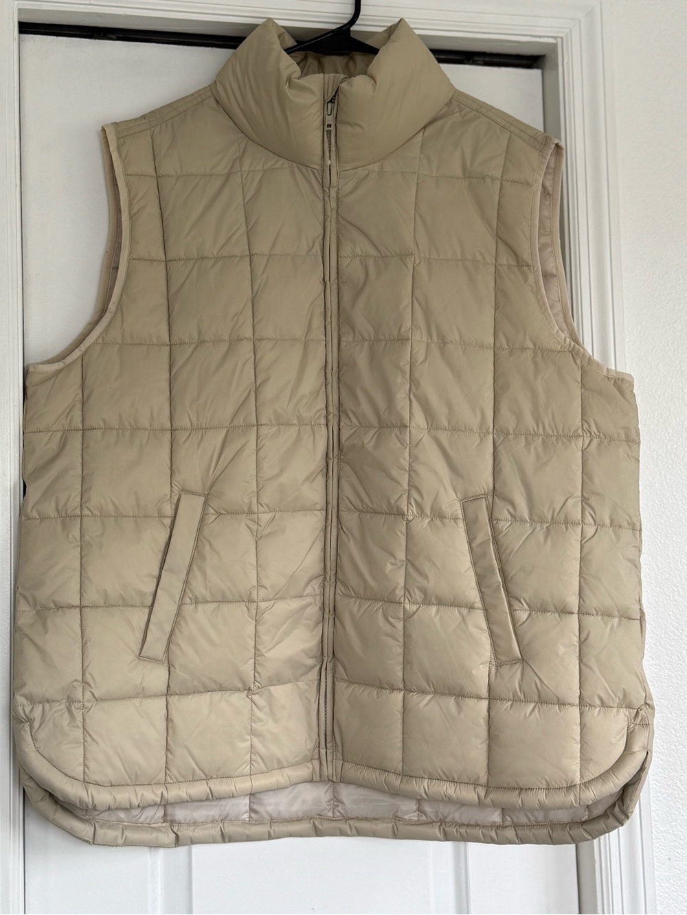 GAP Quilted Puffer Vest in Beige
